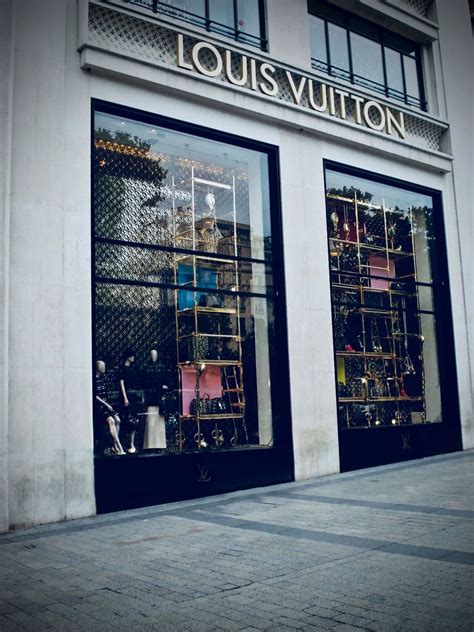 Find Louis Vuitton Stores in Brazil .